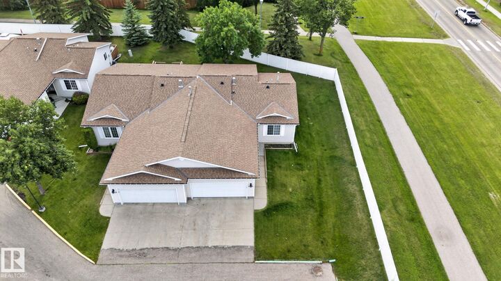 Property Photo:  8146 27 Avenue NW  AB T6K 4C9 