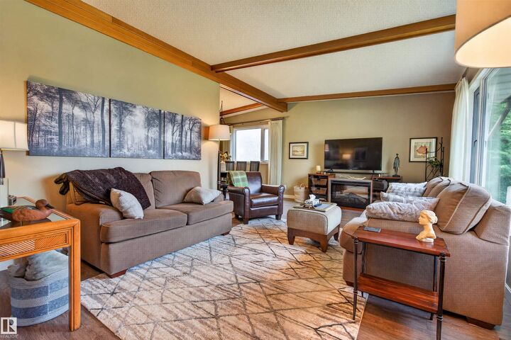 Property Photo: 6503 88 Avenue NW AB T6B 0M1