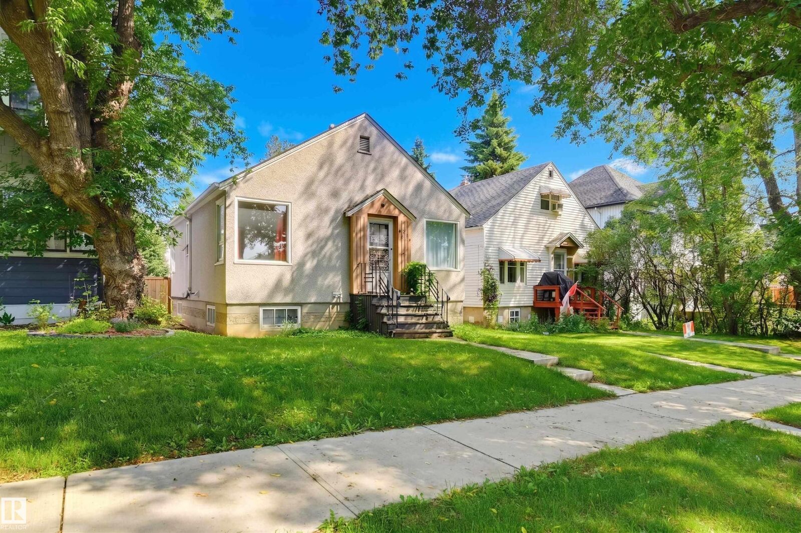 Property Photo: 9728 89 Avenue NW AB T6E 2S2
