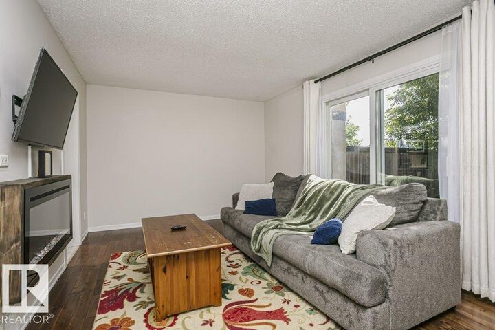 Property Photo: 117 Woodstock NW AB T5T 0H6