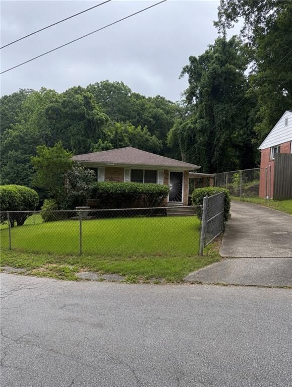 Property Photo: 947 N Eugenia Place GA 30318