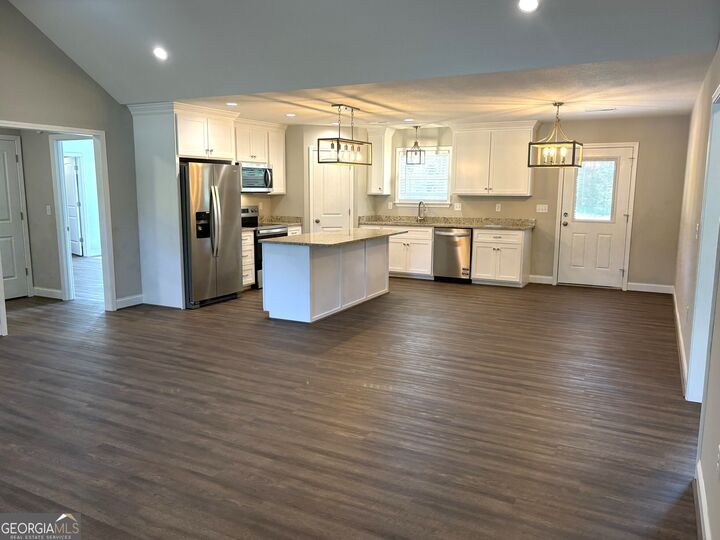 Property Photo:  221 Buckingham Parc Circle  GA 31027 