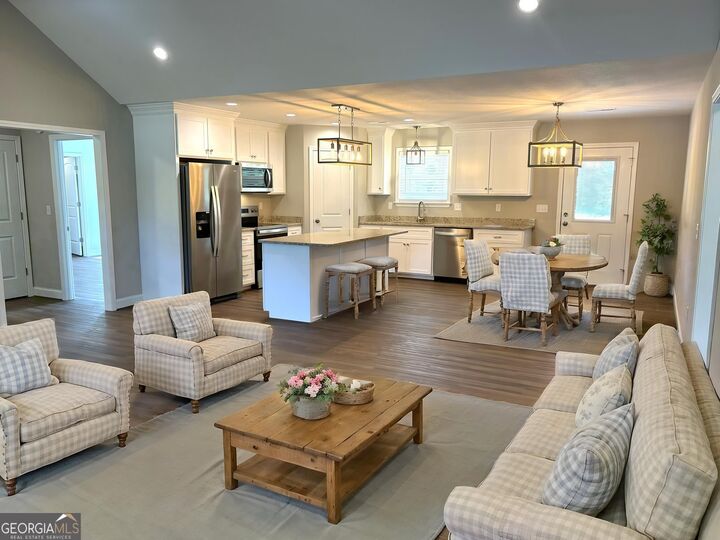 Property Photo:  221 Buckingham Parc Circle  GA 31027 