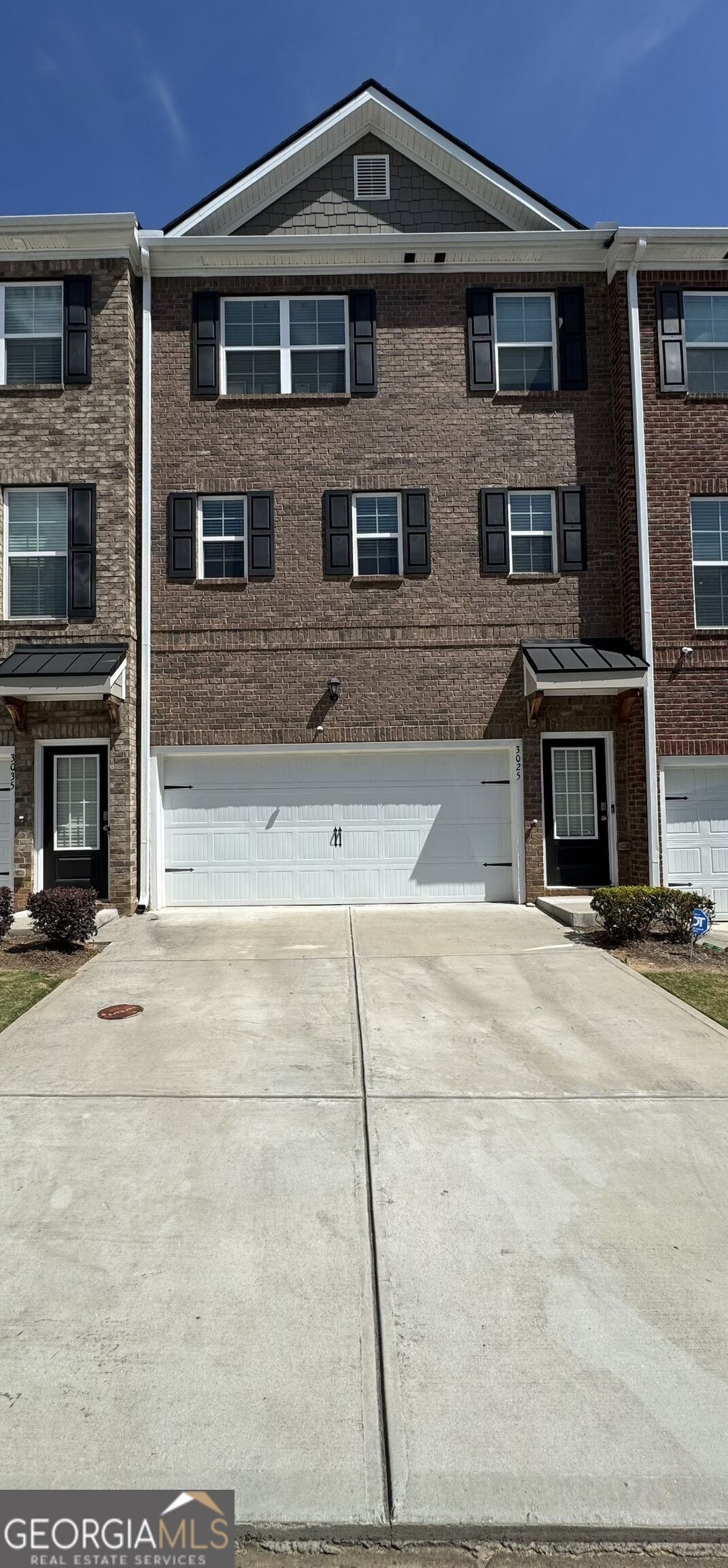 Property Photo: 3025 Westpoint Circle GA 30078