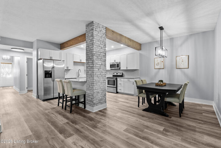 Property Photo:  925 E 7th St Apt 104  IN 47130 