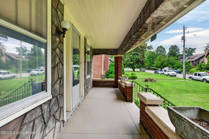 Property Photo: 1844 Roanoke Ave KY 40205