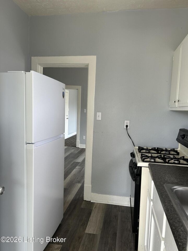 Property Photo: 956 S Floyd St 4 KY 40203