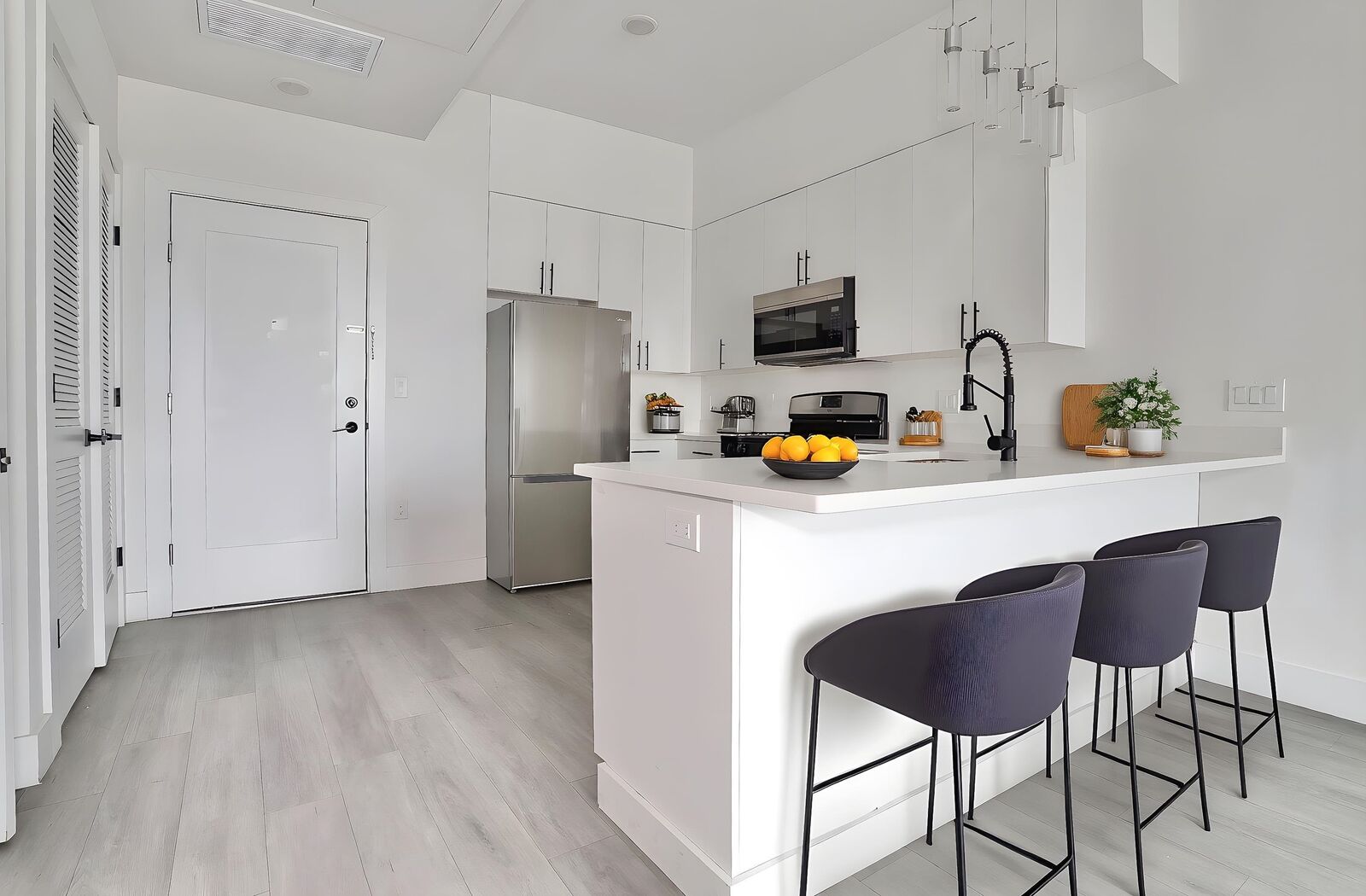 Property Photo: 425 Avenue C 404 NJ 07002