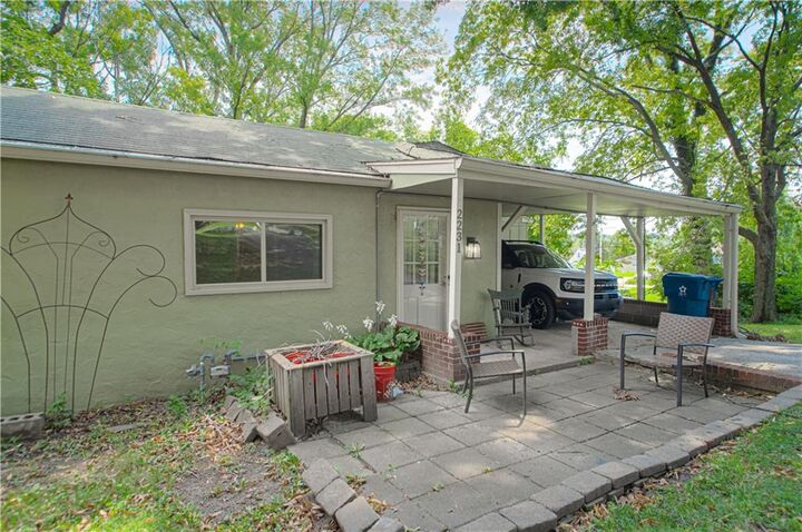 Property Photo: 2231 North River Boulevard MO 64050