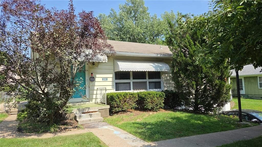 Property Photo: 2307 Valley Brook Lane MO 64503