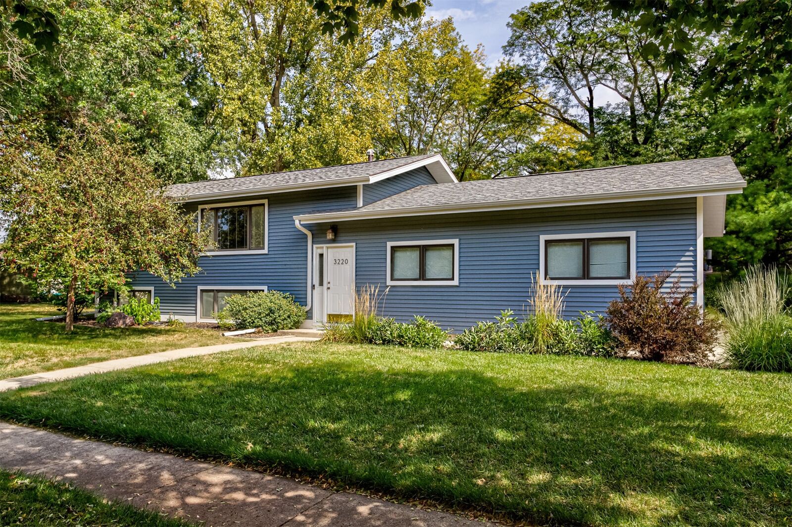 Property Photo:  3220 Diamond Street  IA 50010 