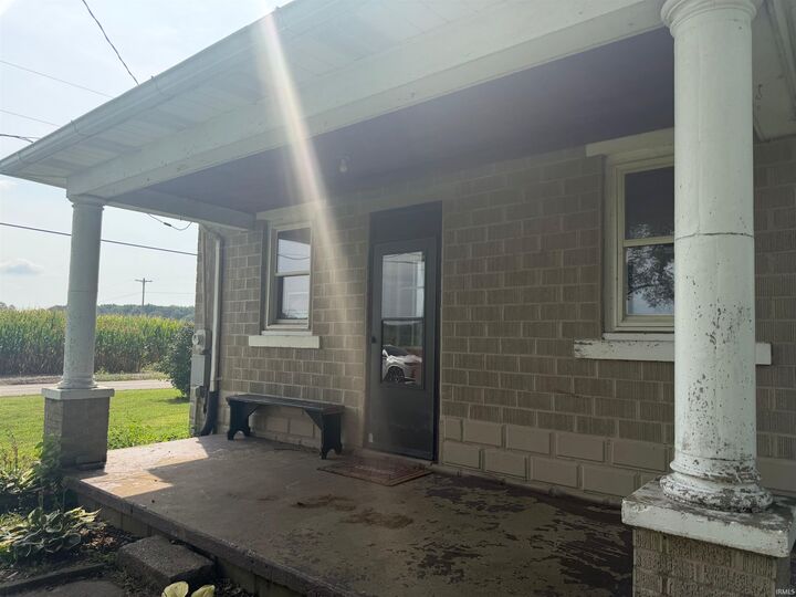 Property Photo:  2042 N County Road 200 W  IN 47635 