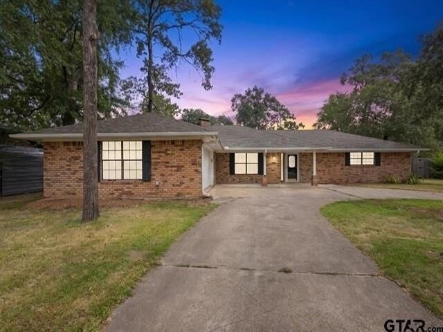 Property Photo: 4846 Walnut Hill Dr TX 75762