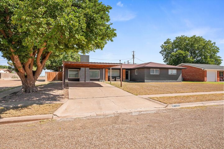 Property Photo:  1401 3rd Street  TX 79355 