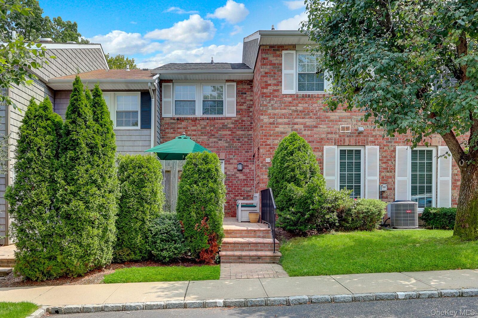 Property Photo:  11 Clubhouse Court  NY 11797 