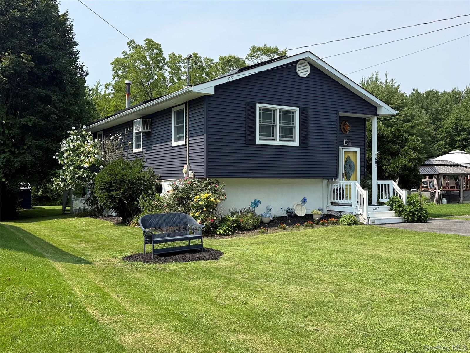 Property Photo:  607 Heard Avenue  NY 12543 