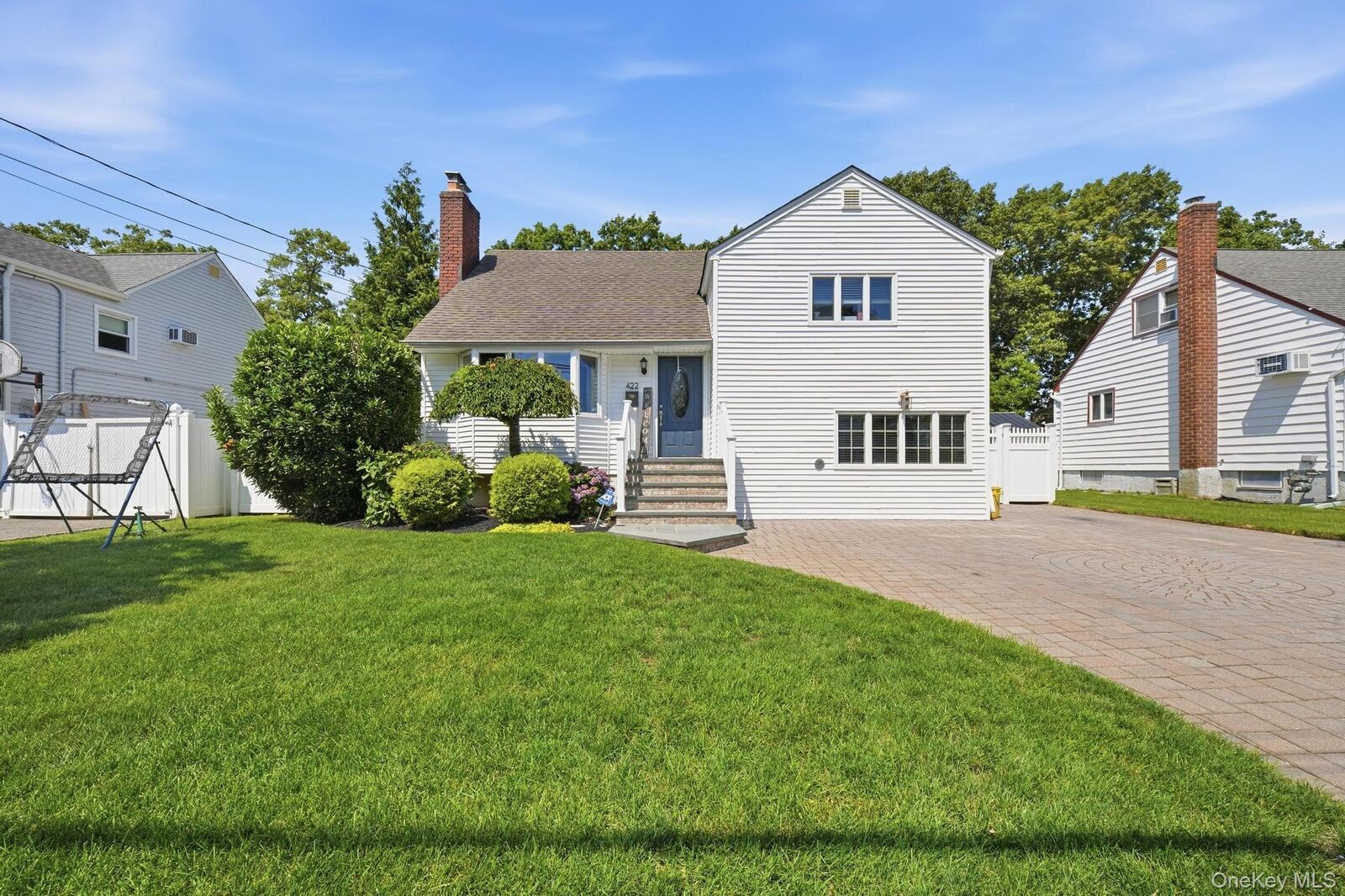 Property Photo:  422 Park Lane  NY 11762 