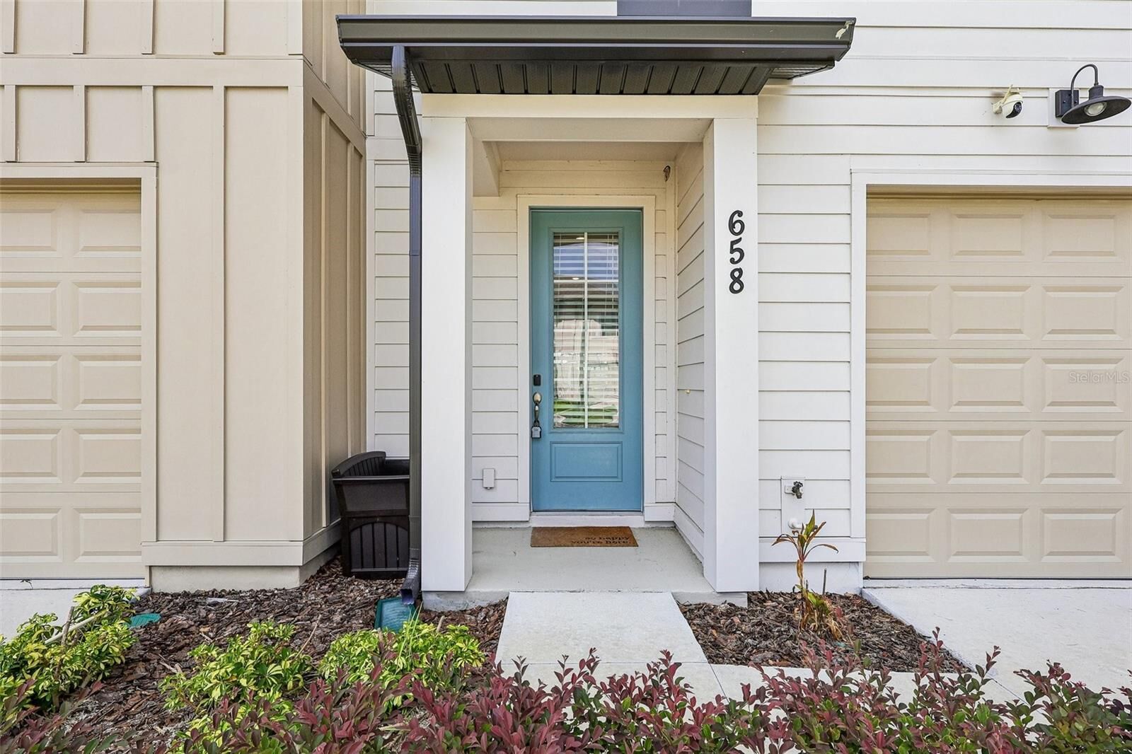 Property Photo:  658 Longboat Drive  FL 33896 