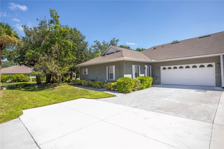 Property Photo:  1253 Red Oak Lane  FL 33948 