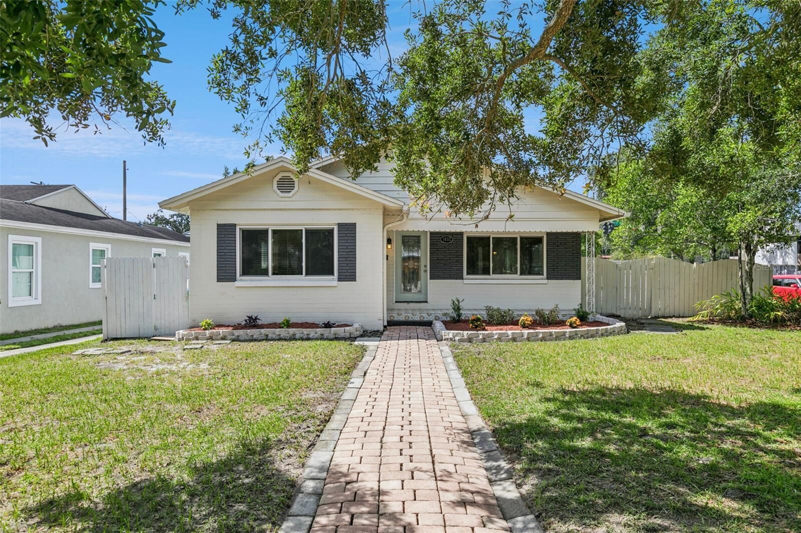 Property Photo: 1652 Berkshire Avenue FL 32789