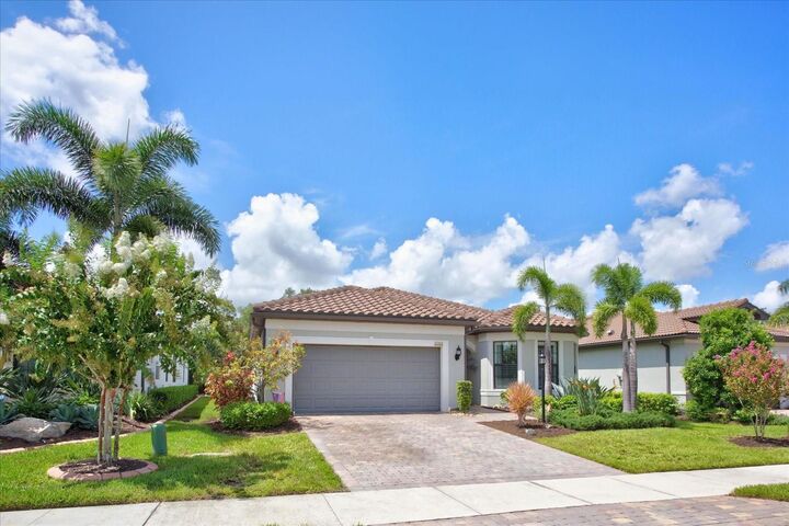 Property Photo: 7608 Viola Loop FL 34202