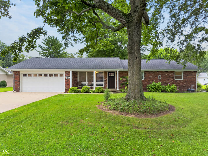 Property Photo: 819 Greenbriar Drive IN 47274