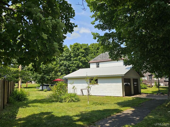 Property Photo:  529 Pewabic Street  MI 49913 