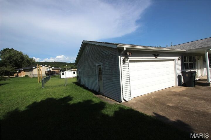 Property Photo: 208 N Valle Street MO 63663