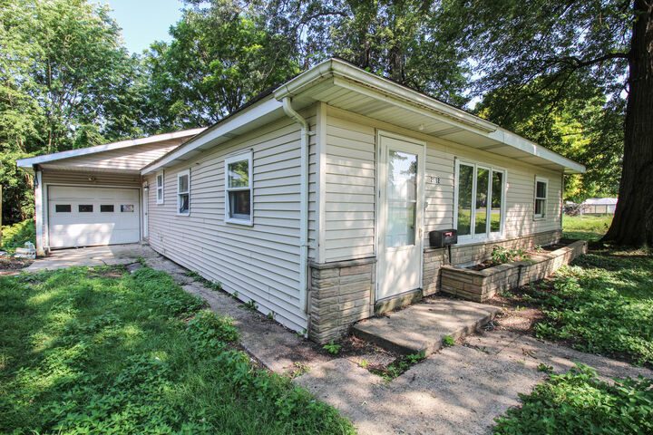 Property Photo:  2112 N Westnedge Avenue  MI 49007 