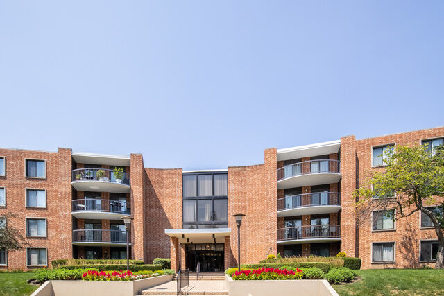Property Photo:  1515 E Central Road 258A  IL 60005 