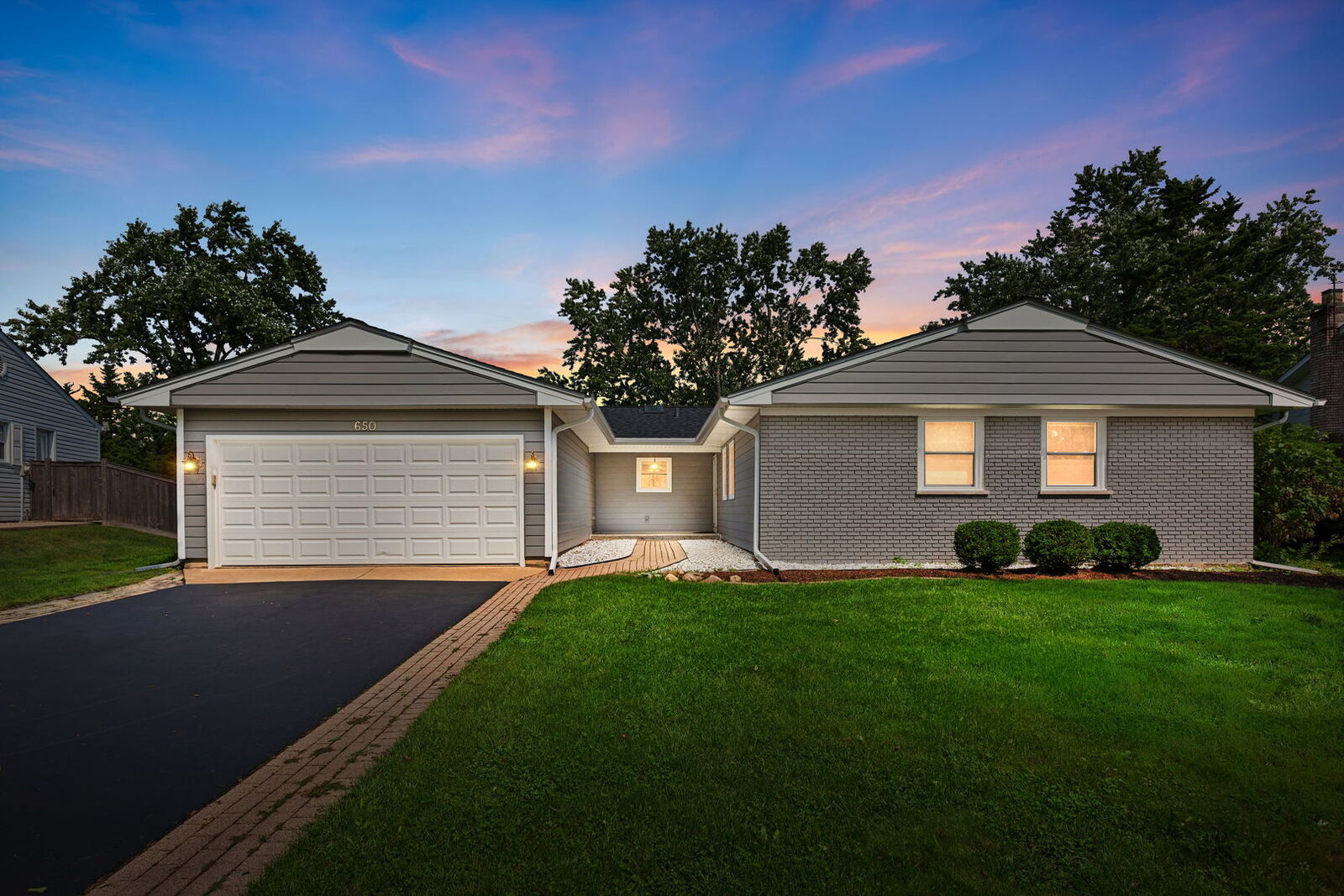 Property Photo:  650 Twisted Oak Lane  IL 60089 