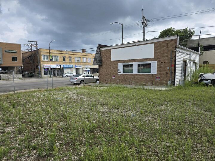 Property Photo:  7216 N Western Avenue  IL 60645 