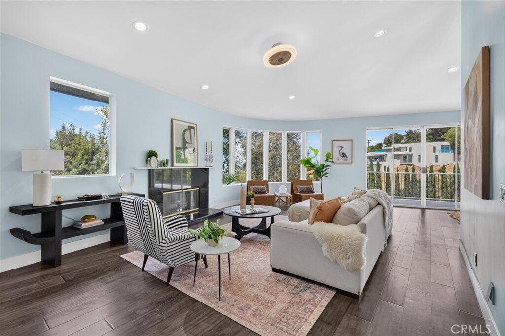 Property Photo:  11411 Decente Court  CA 91604 