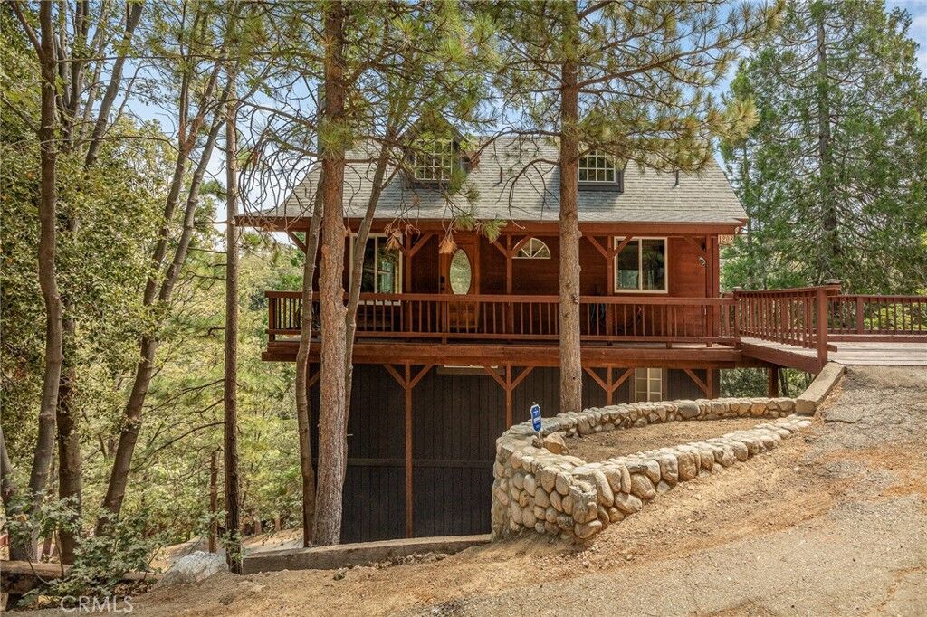 Property Photo: 1208 Aleutian CA 92352