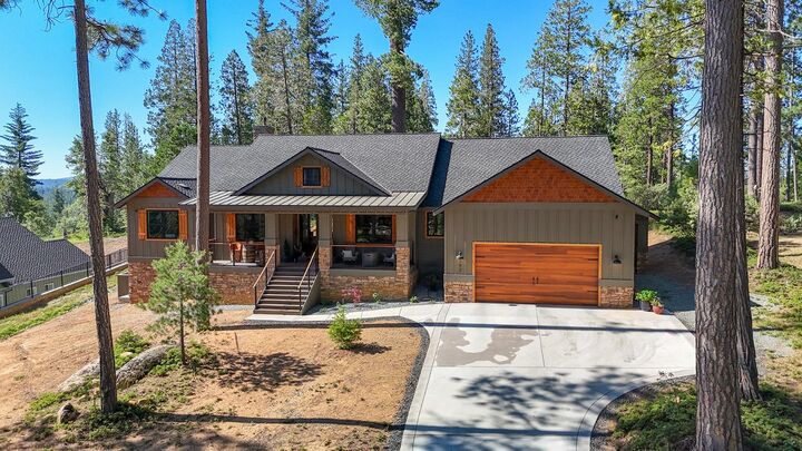Property Photo: 192 Vireo Way CA 95223