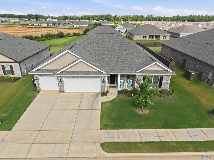 Property Photo: 225 Hannaway Circle AL 35757