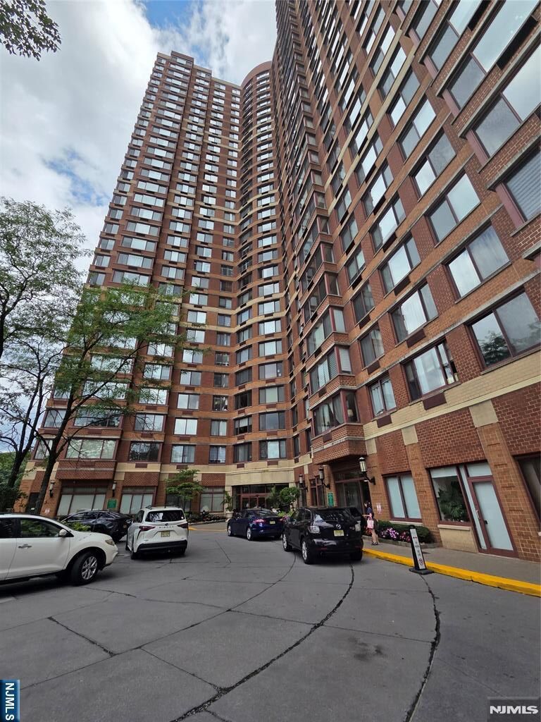 Property Photo:  100 Old Palisade Road 3605  NJ 07024 