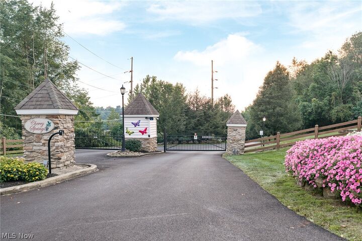 Property Photo: 1117 Queen Anne Drive NW OH 44647