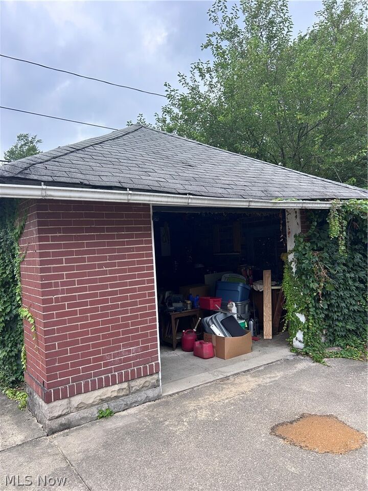 Property Photo: 170 Woodbine Avenue SE OH 44483