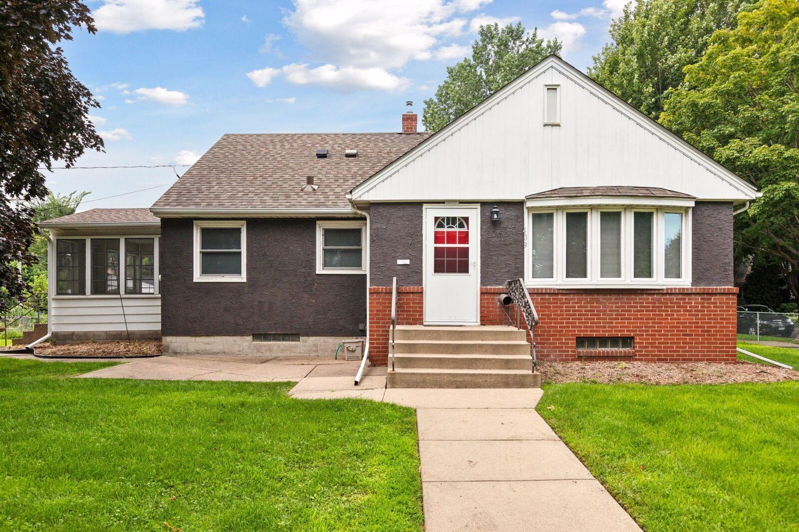 Property Photo: 409 Milton Street S MN 55102