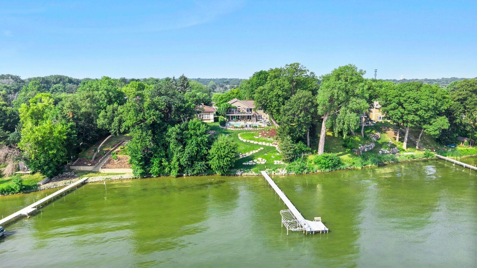 Property Photo:  162 Peninsula Road  MN 55441 