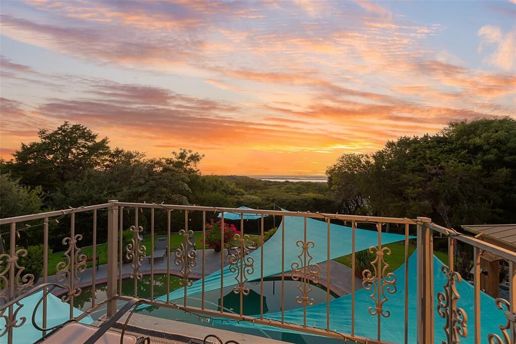 Property Photo: 1819 W Belt Line Road TX 75104