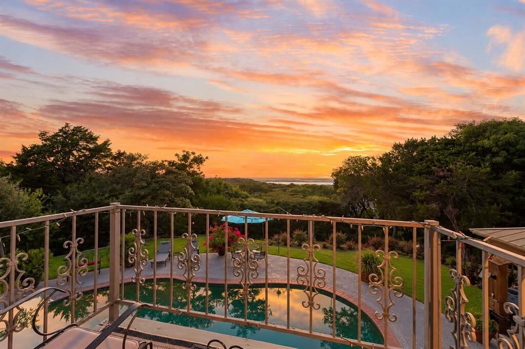 Property Photo: 1819 W Belt Line Road TX 75104