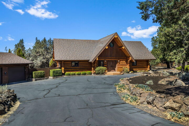 Property Photo:  65155 Smokey Ridge Road  OR 97703 