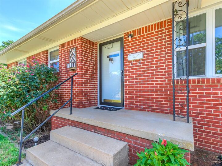 Property Photo:  925 W Creek Street  OK 73052 