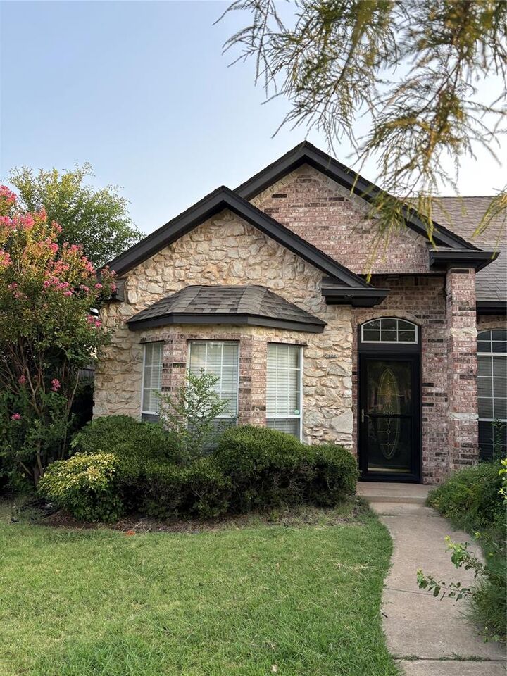 Property Photo: 2009 Del Simmons Drive OK 73003