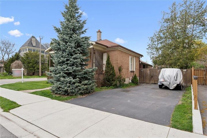 Property Photo: 27 Roseview Avenue ON N1R 4A5