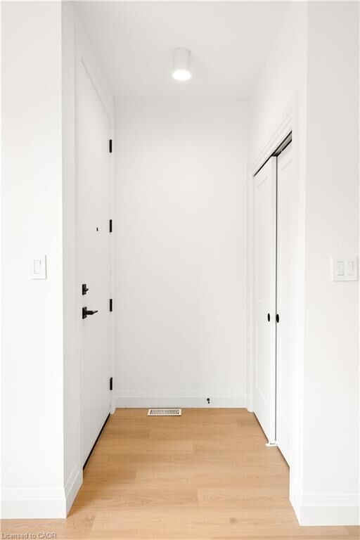 Property Photo:  563 Wellington Street 2  ON N2H 5L6 