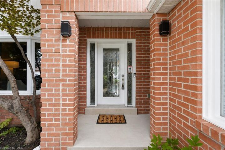 Property Photo: 419 Parklane Road ON L6H 4J6