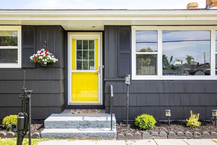 Property Photo:  6 Spring Lane  PE C1A 5Z7 